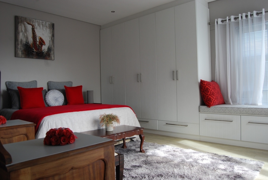 5 Bedroom Property for Sale in Country Club Western Cape